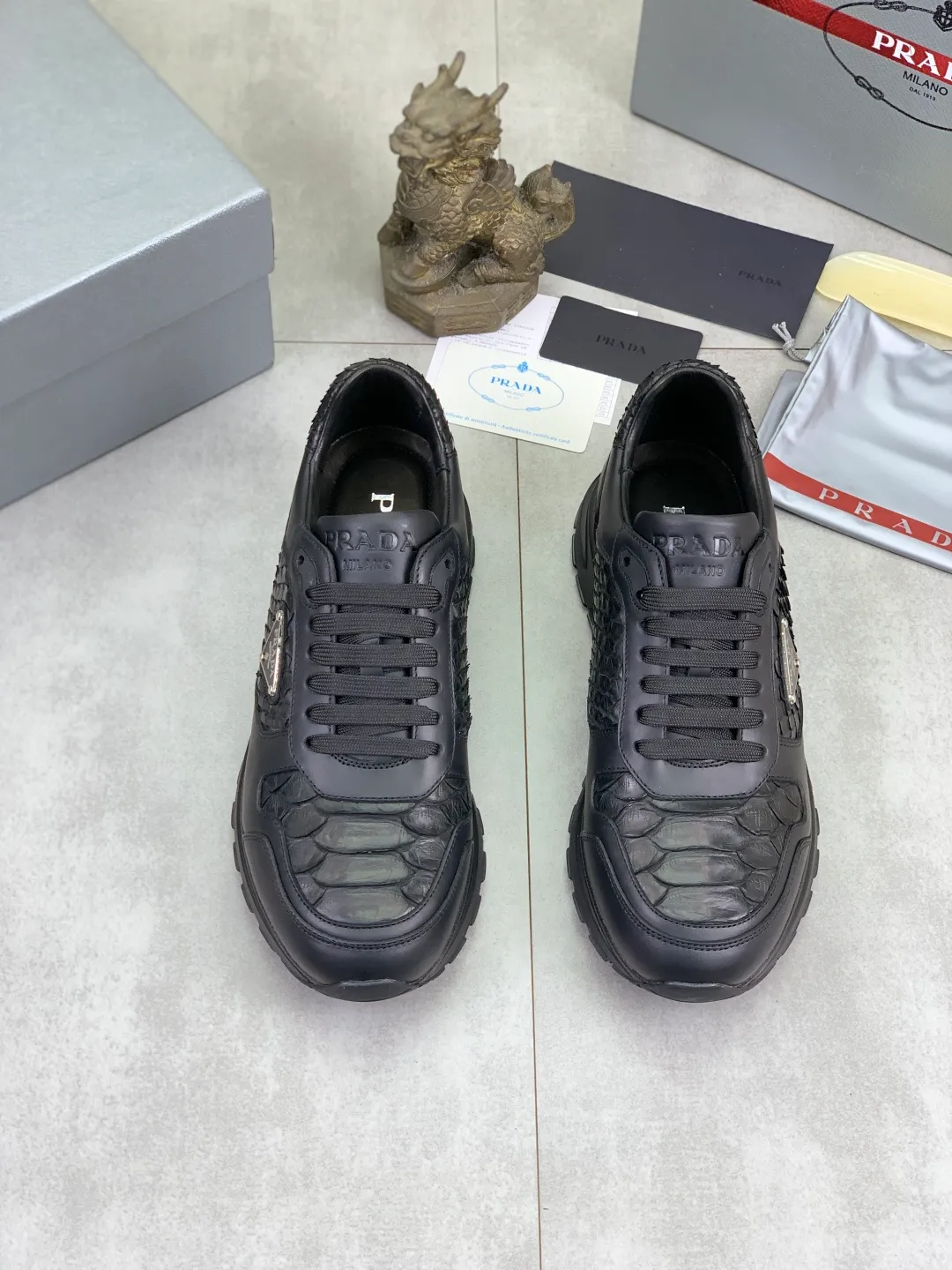 Men's men's shoes💰P580💰【New model】Top quality, new popular models on the official website, which will never go out of style for a century,🆘 The trendy brand (Prada) mainly promotes popular models, avant-garde and versatile fashionable men's shoes, privately molded, with cowhide splicing and 1:1 oil edge treatment... fashionable and simple, original imported cowhide with python skin, cowhide leather lining for feet; the atmosphere and personality are more fashionable, eye-catching and pursuing class. It will subvert the old idea and be a must-have for fashionistas who want to spend time with you! Must keep it! High-end comfortable and low-cost, high-end quality workmanship. Size: 38-44 Various colors available. full package